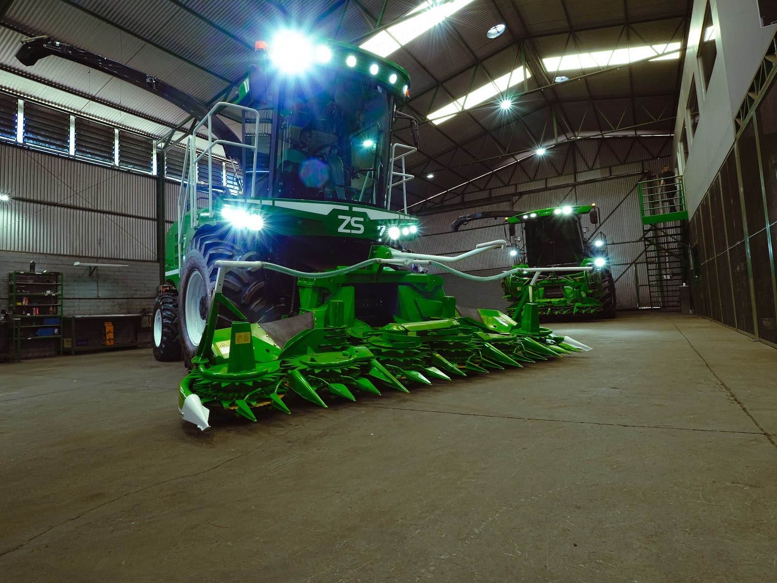 Forrageira autopropelida ZS 2010 usada na colheita de sorgo para silagem